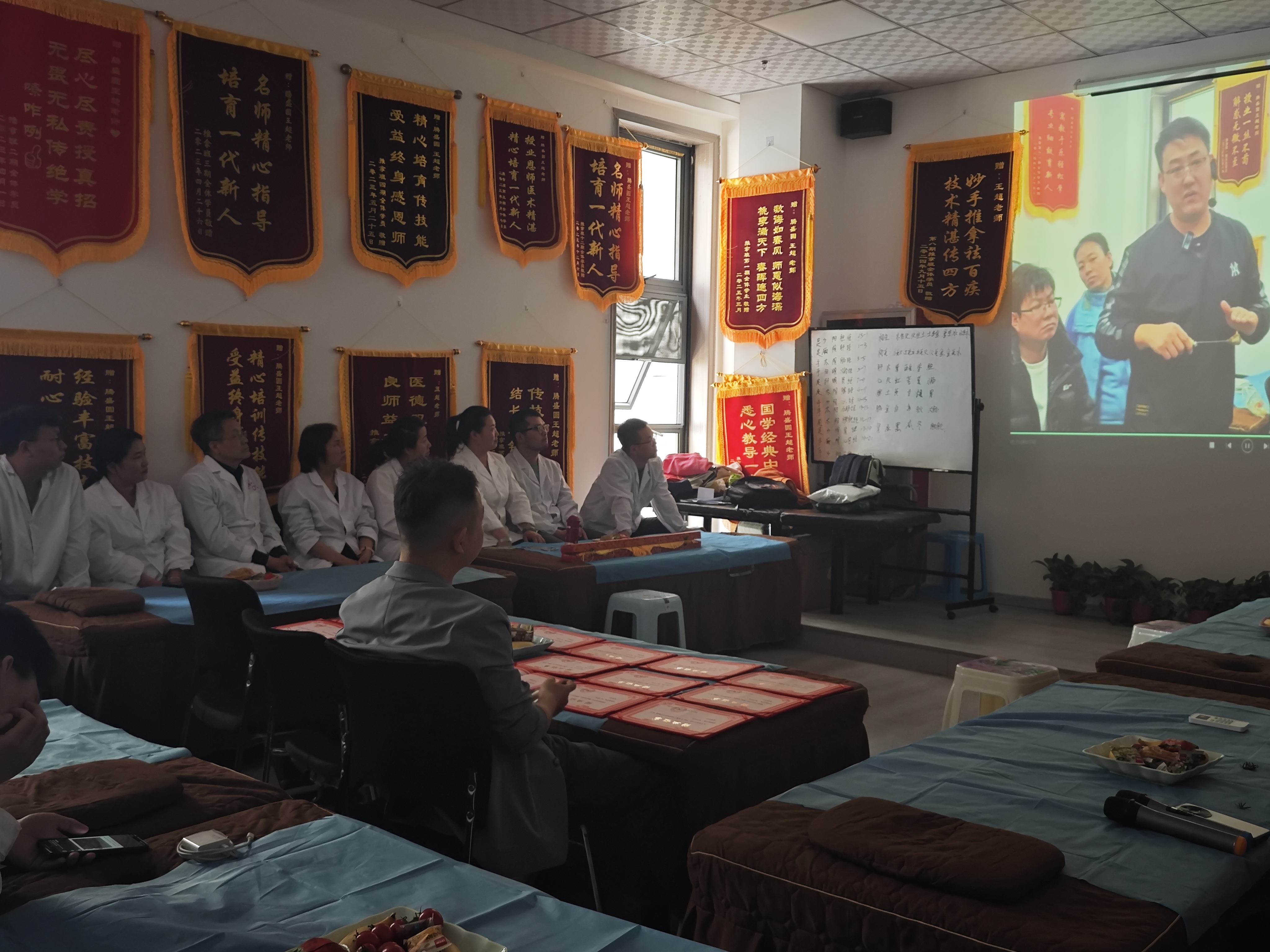 腾盛圆中医推拿班