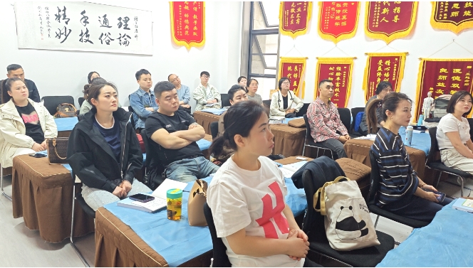 腾盛圆中医推拿培训班