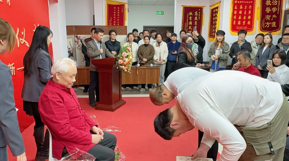 腾盛圆中医师承拜师仪式！