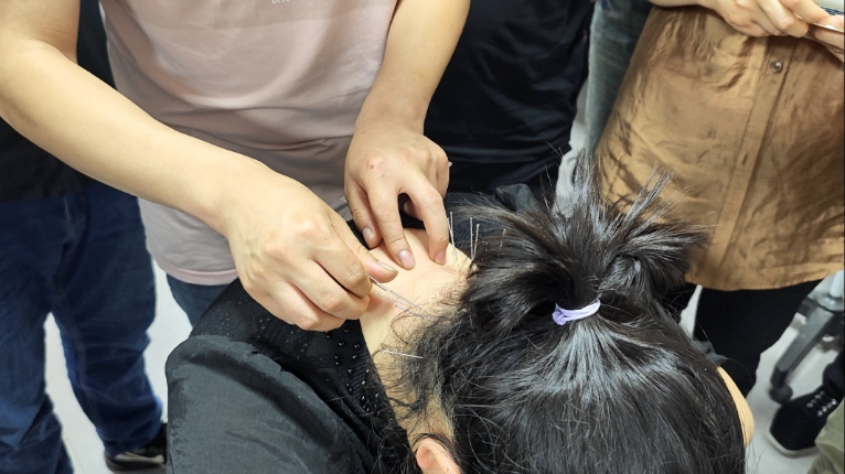 专业师资 + 实战教学！西安零基础学针灸就找腾盛圆